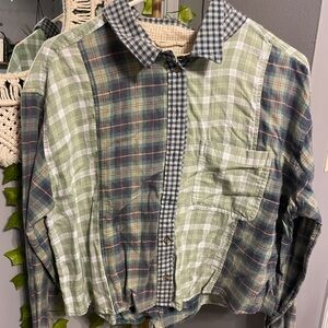 Women’s Plaid Cropped Flannel